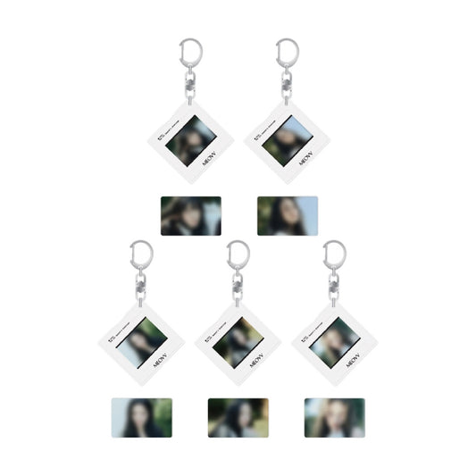 MEOVV [1st Season’s Greetings] Film Mount Keyring