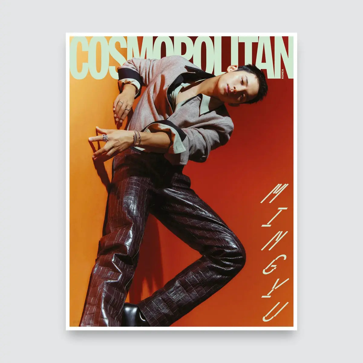 COSMOPOLITAN Korea Magazine December 2023 : Seventeen Mingyu Cover (Postcard included)