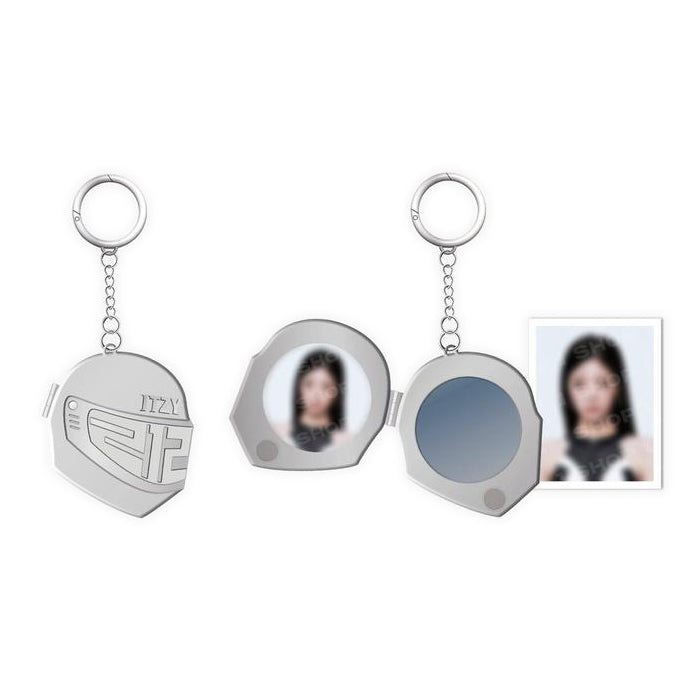 ITZY [3rd World Tour: TUNNEL VISION] Locket Pendant Keyring