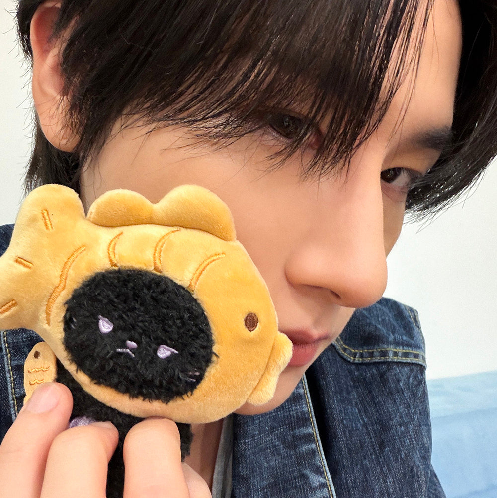 MONSTA X [2025 MONMUNGCHI X Winter Edition] Bungeoppang Costume Mini Plush Doll Keyring