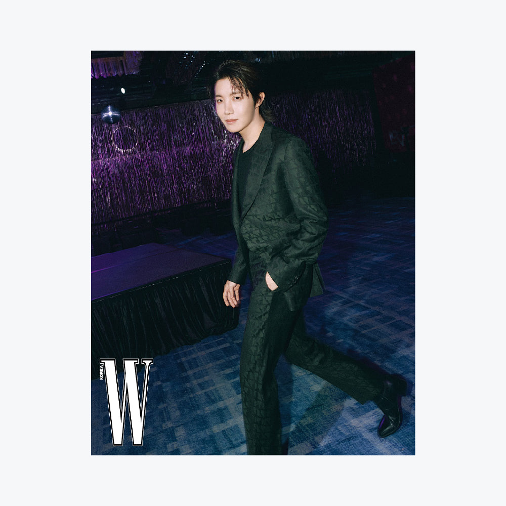 W Korea Magazine December 2022 : NEW JEANS Cover